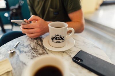 Nos conversations changent : le SMS s&rsquo;efface, la voix devient un luxe